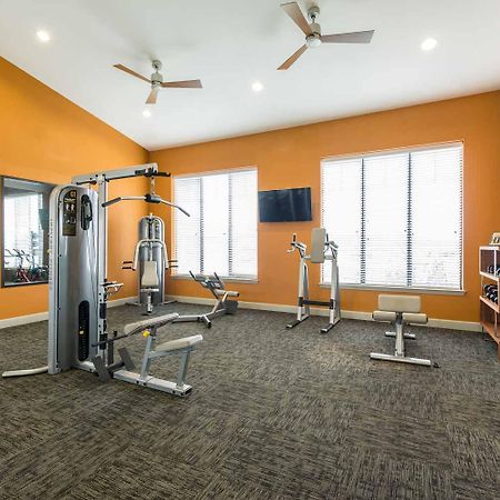 Spacious Furnished Resort Style Apartments Tomball Exterior photo