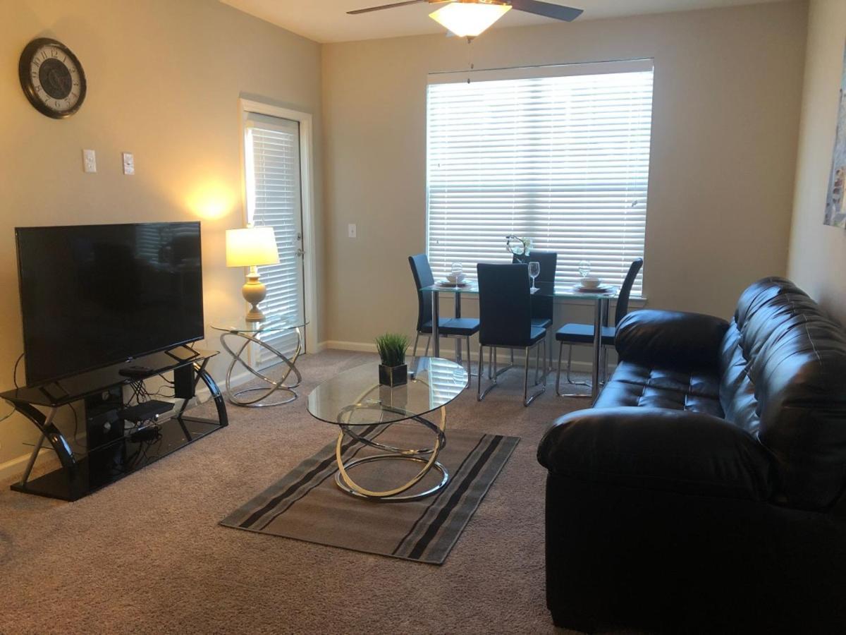 Spacious Furnished Resort Style Apartments Tomball Room photo