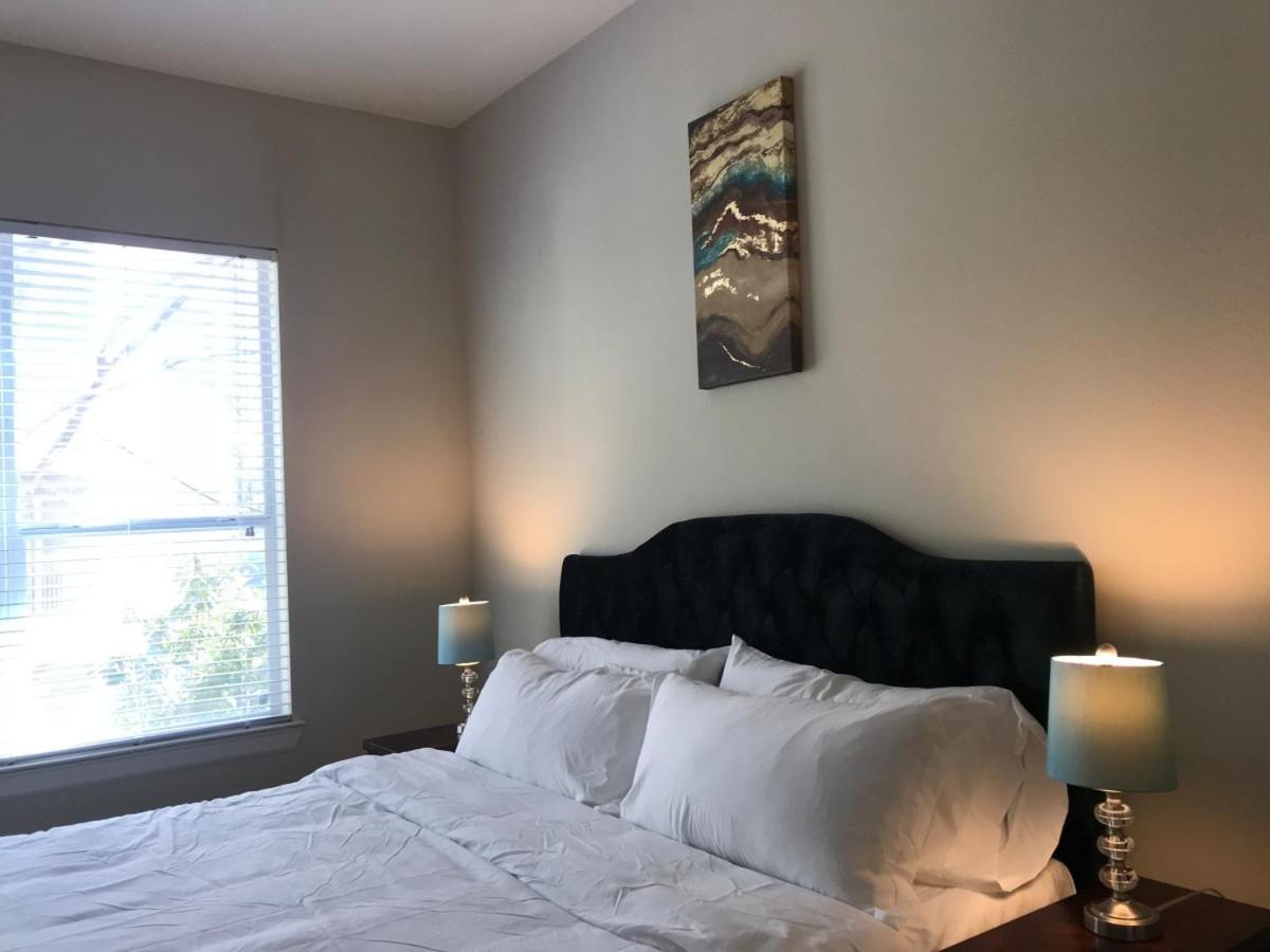 Spacious Furnished Resort Style Apartments Tomball Room photo