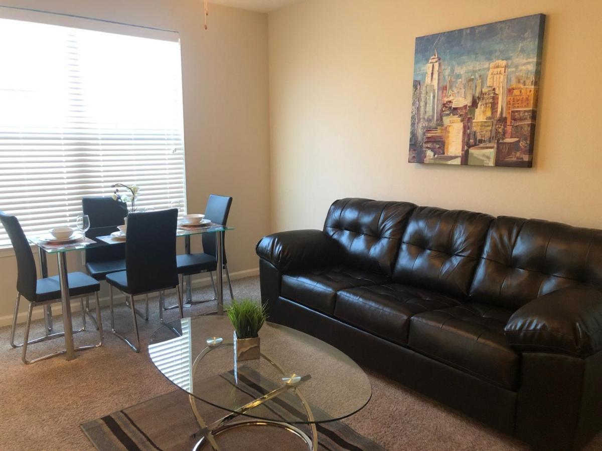Spacious Furnished Resort Style Apartments Tomball Room photo