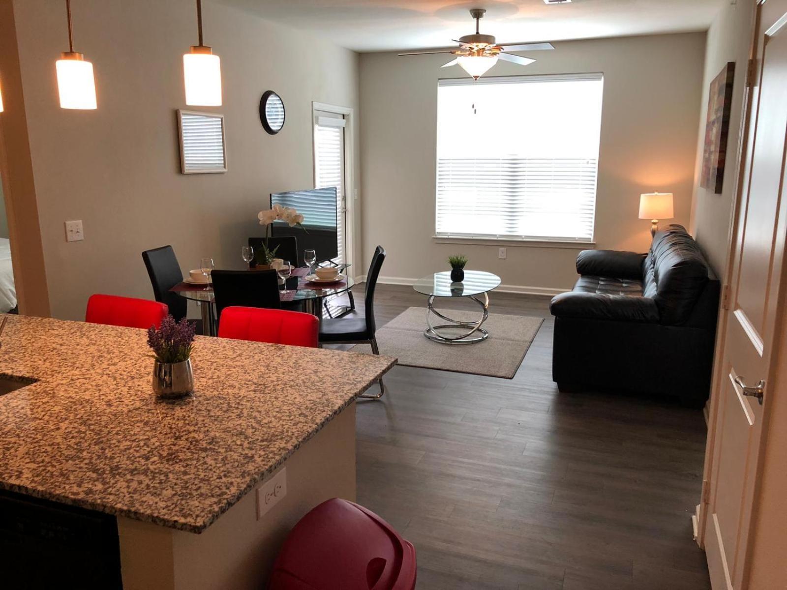 Spacious Furnished Resort Style Apartments Tomball Room photo