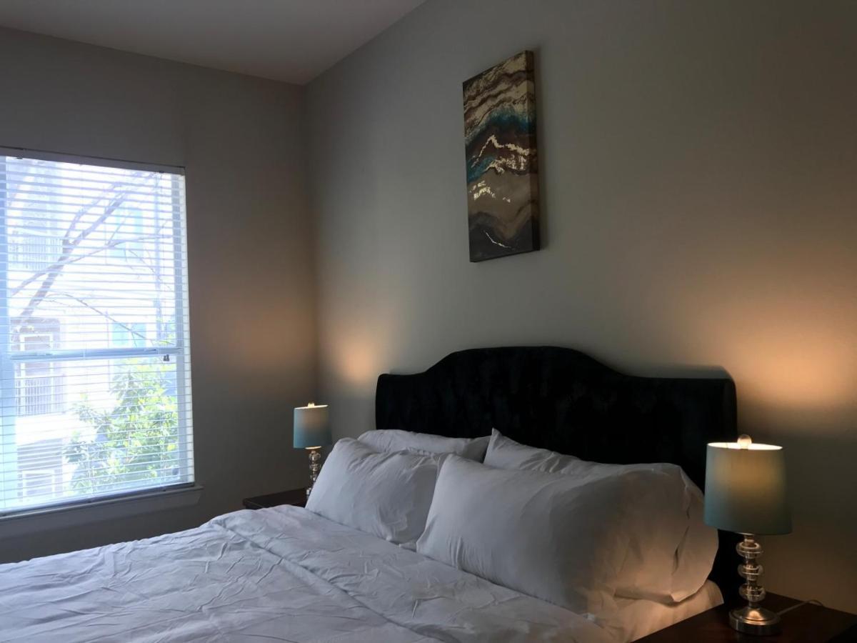 Spacious Furnished Resort Style Apartments Tomball Room photo