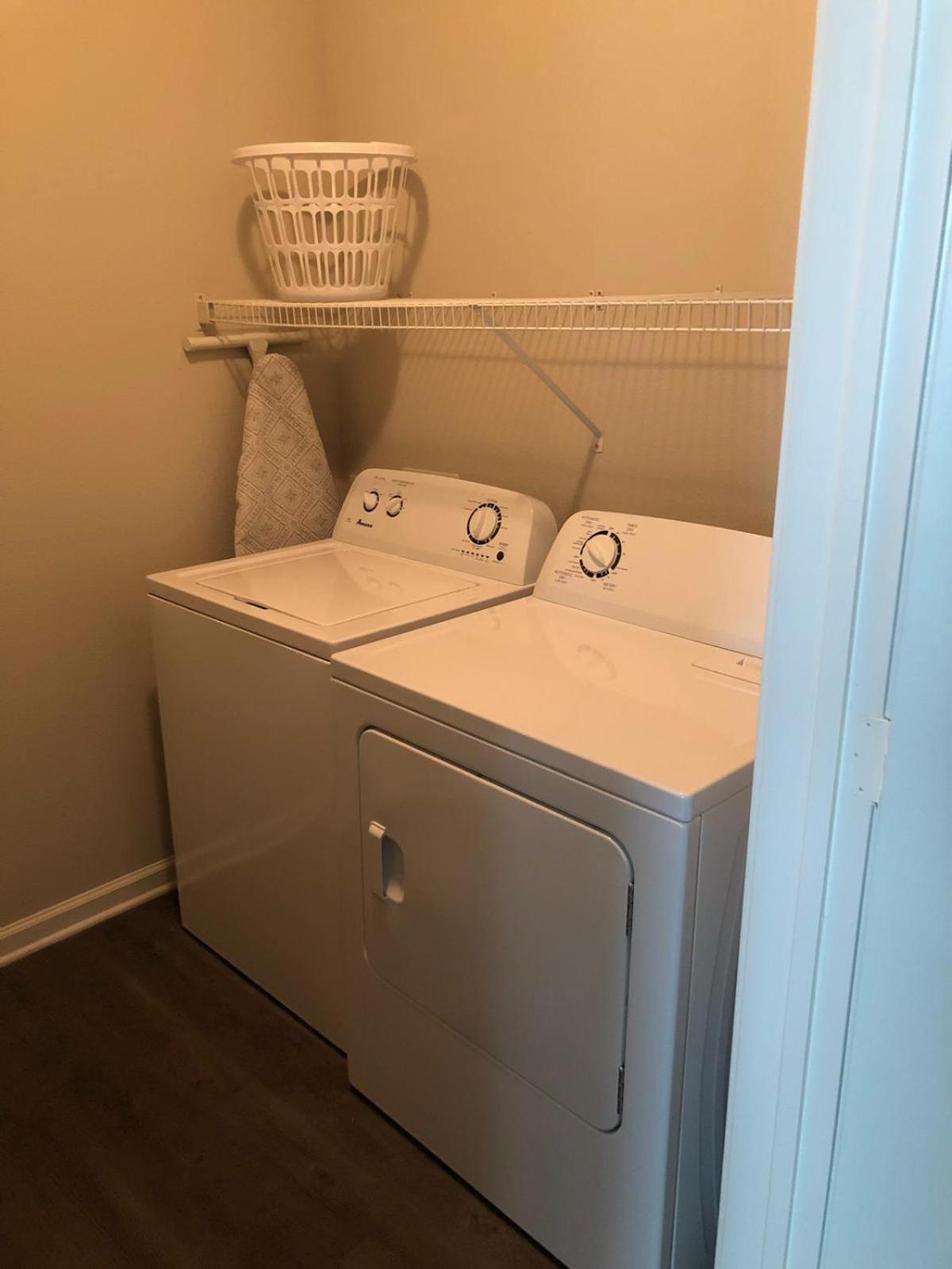Spacious Furnished Resort Style Apartments Tomball Room photo